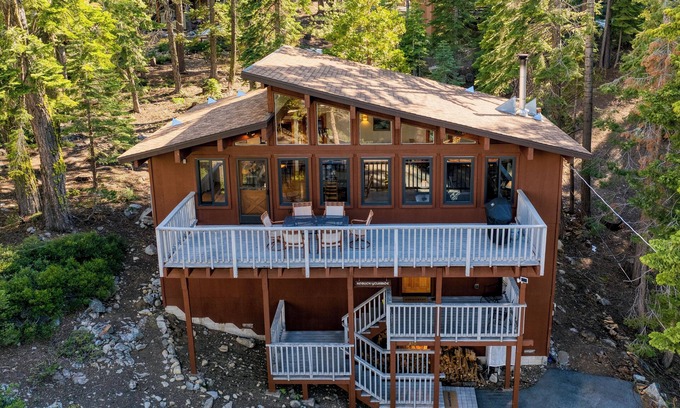 Chamberlands House | Lake + Beach Access, Pool, Tennis | Walk to Chambers | Tahoe Timber by AvantStay