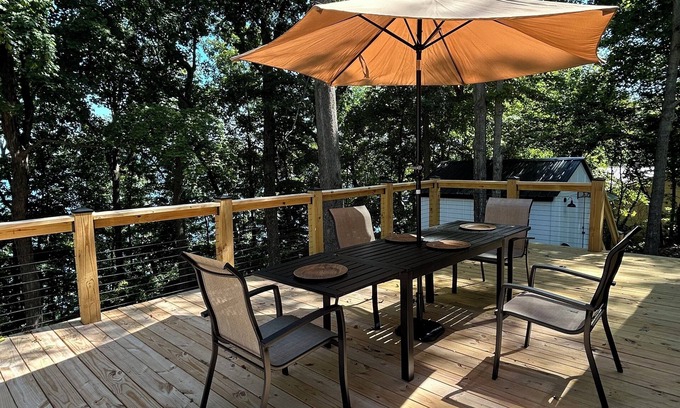 Scottsville House | Lake Bluff Retreat - A Charming 3 bed /2 Bath Home on Barren River Lake