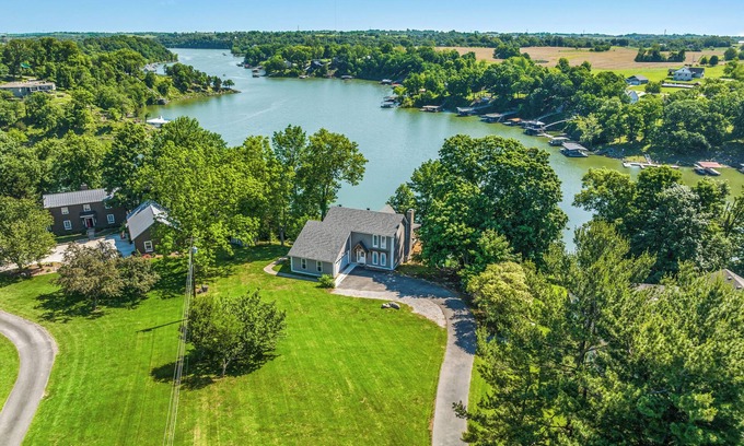 Harrodsburg House | Lake Break in a No Wake!