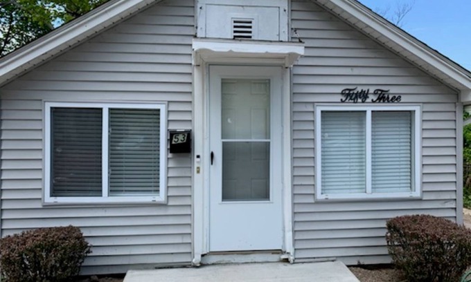 West Irondequoit House | Lake breeze - Blissful Lakeshore hideaway w/private beach access-great sunsets