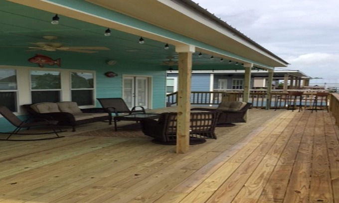 Hackberry House | Lake Breeze. Camp right on the water