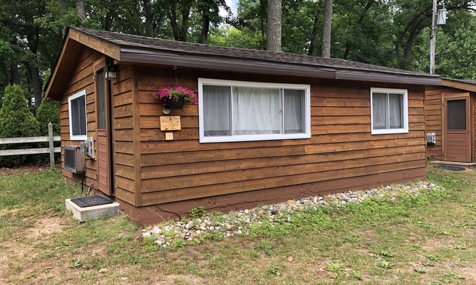 Mayfield Cabin | Lake Cabin Resort Cabin 4 on Fife Lake