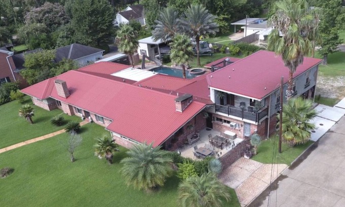 Lake Charles House | Lake Charles #1 Rental located close to everything. Casino's/mall/restaurants.