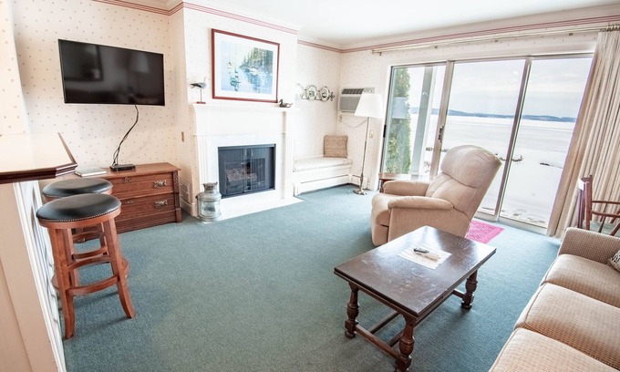 Boyne City Condo | Lake Charlevoix at Your Door | Ground-Level Balcony Escape | Private Beach