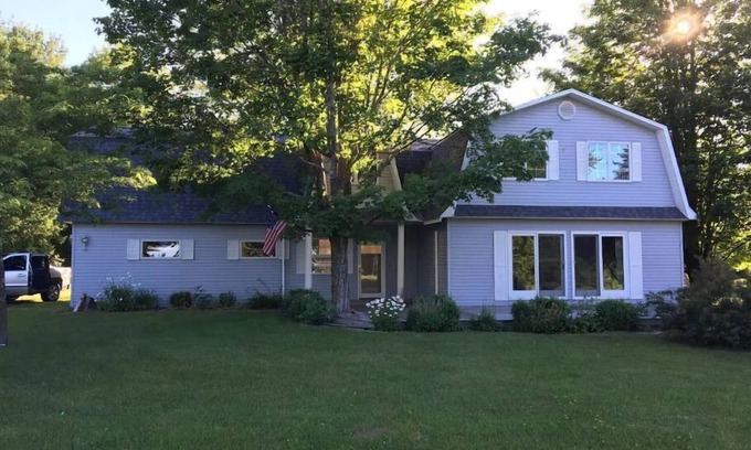 Charlevoix House | Lake Charlevoix Spacious Home Away From Home