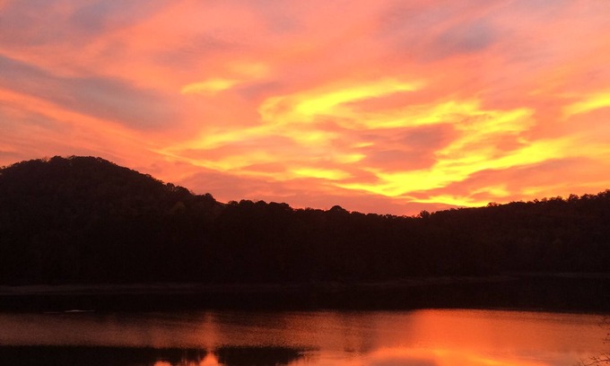 Hiawassee House | Lake Chatuge Waterfront Townhouse - The Perfect Fall 2025 Getaway