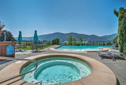 Manson Apartment | Lake Chelan Resort Condo Pool and Hot Tub Access!