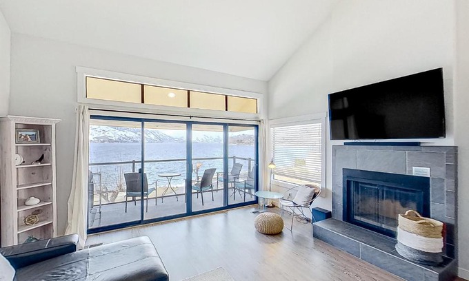 Chelan Apartment | Lake Chelan Shores Picture Perfect 11 to 6