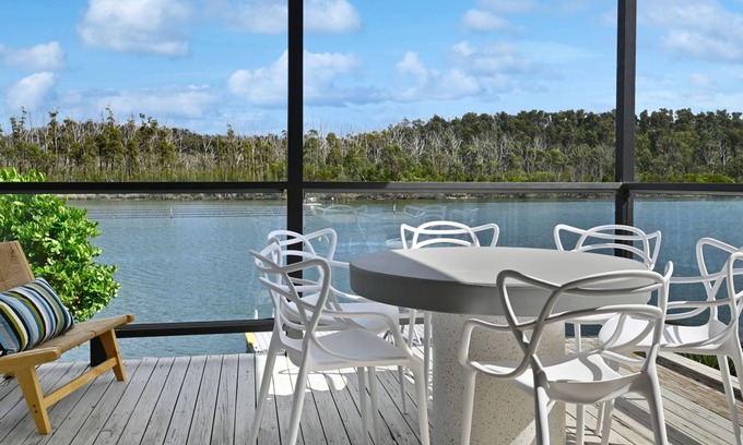 Lake Conjola Cabin | Lake Conjola, Deepwater Resort Cabin 21
