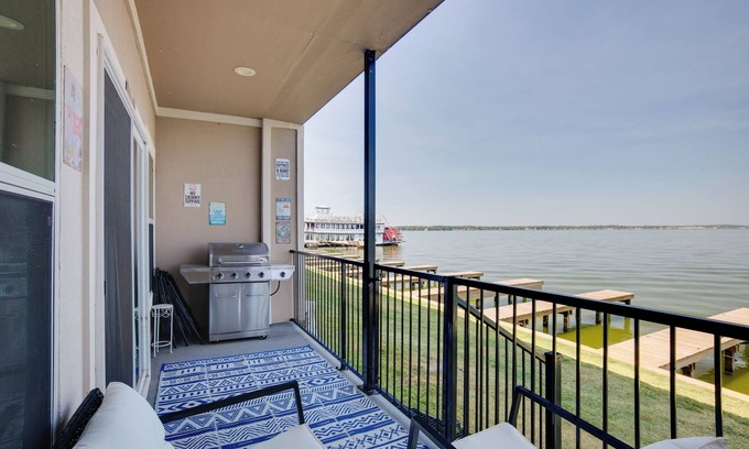 Seven Coves Condo | Lake Conroe Waterfront Home: Patio & Shared Pool!