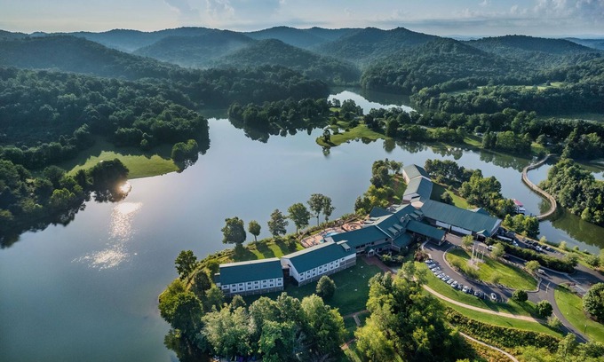 Roanoke Condo | Lake Cottage | Fireplace + Deck | No Hidden Fees