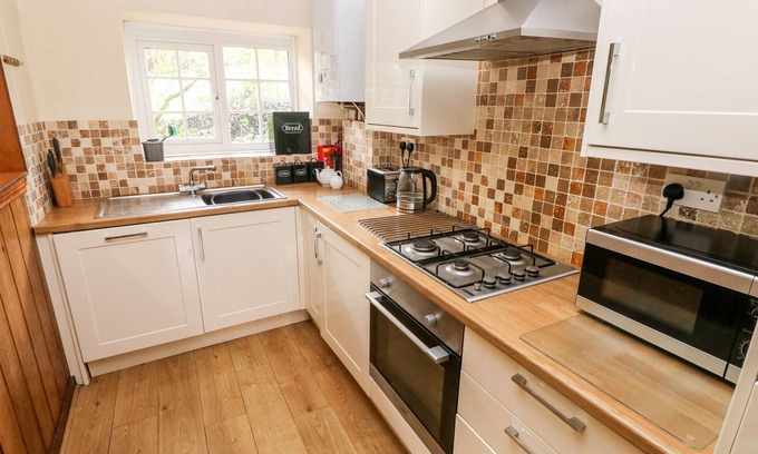 Llys Y Fran Cottage | Lake Cottage