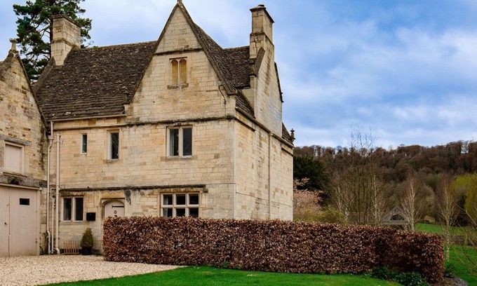 Stroud Cottage | Lake Cottage - Lake view near Nailsworth
