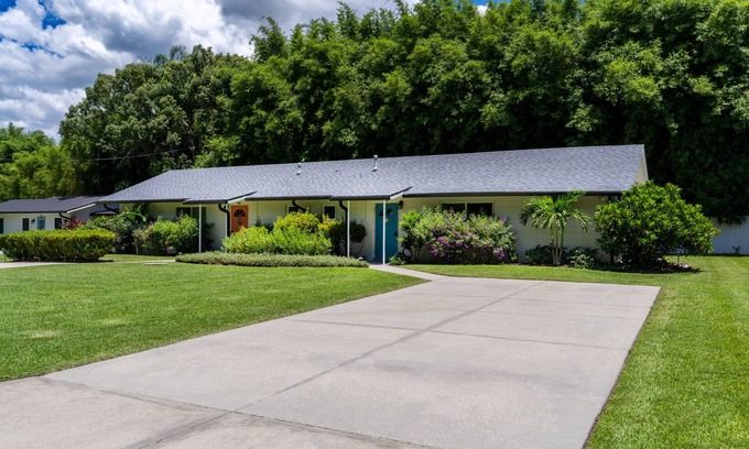 Mount Dora House | Lake Cottage Minutes from Downtown Mount Dora!