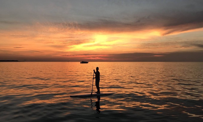 Albion House | Lake Country Getaway minutes from Lake Ontario