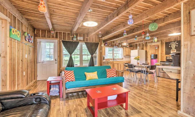 Albany Cabin | Lake Cumberland Area Cabin - 4 Mi. to Lake!
