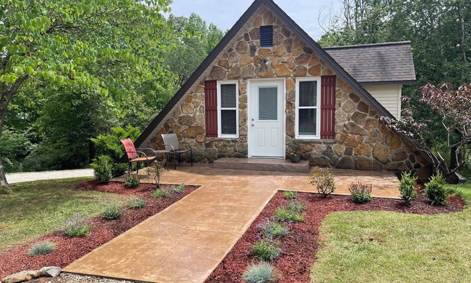 Monticello Ski Chalet | Lake Cumberland vacation home, overlooking private fishing pond