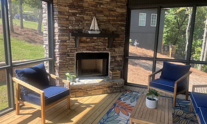 Tallassee House | Lake Daze | 3 Bed, 2 Bath