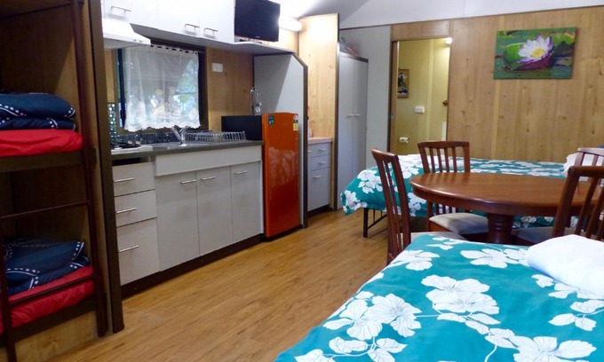 Lake Eacham Resort | Lake Eacham Tourist Park & Cabins