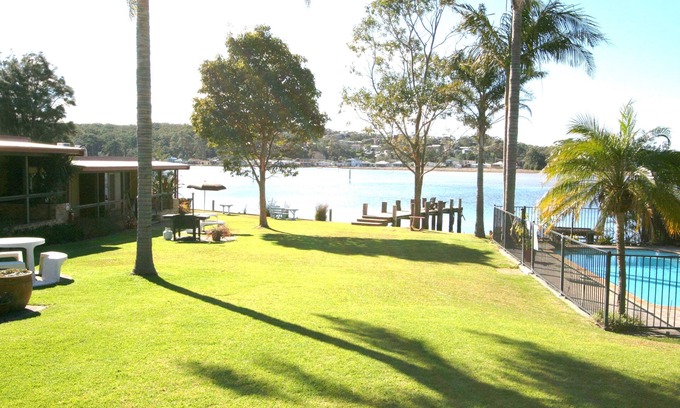 Burrill Lake Apartment | Lake Edge Holiday Units