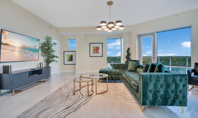 South Eola Apartment | Lake Eola Corner 3 BDRM Suite