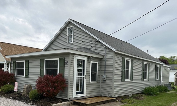 Conneaut Cottage | Lake Erie Cottage With Private Beach Accessn22% Discount offered for 2+ nights
