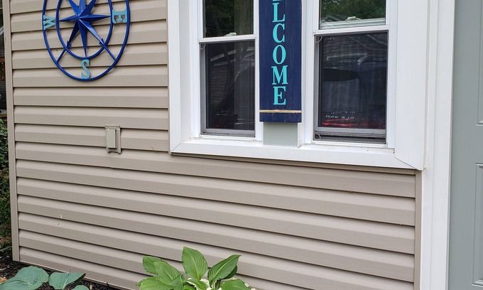 Levergood Beach Cottage | Lake Erie Escape Cottage - escape and explore