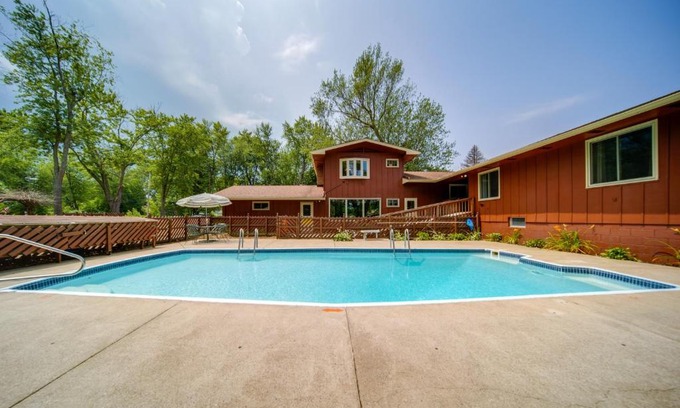 Conneaut House | Lake Erie Getaway with Private Pool and Yard!