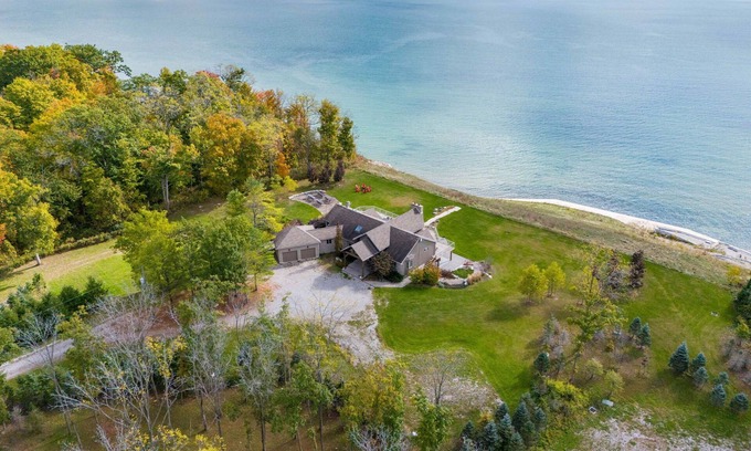 Windham Centre House | Lake Erie Lake House