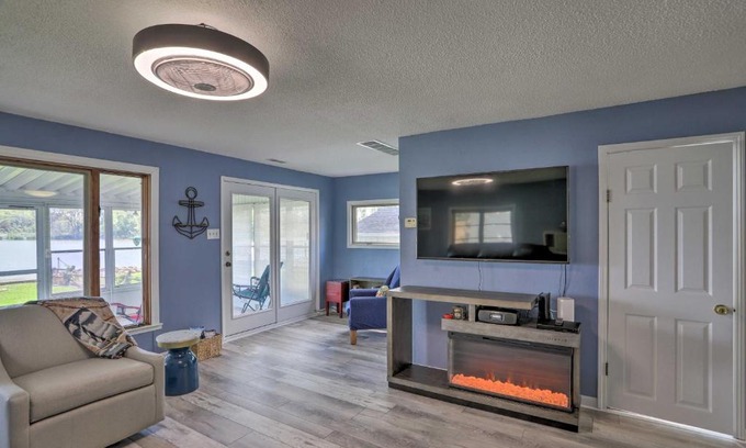 Shoreland House | Lake Erie Waterfront Home with Sunroom and Yard!