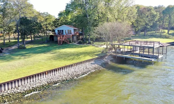 Cayuga House | Lake escape - 4 Bedroom Lake front property