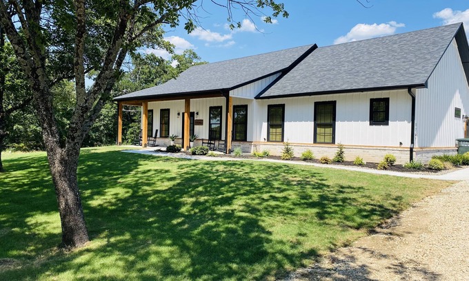 Sulphur House | “Lake Escape”- Lake House @ Lake of Arbuckle’s