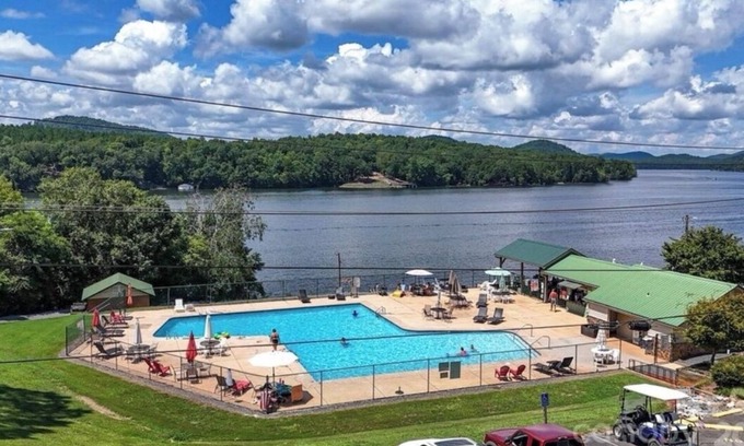 Mount Gilead House | Lake Escape on Lake Tillery/Gated Community/High Speed Internet