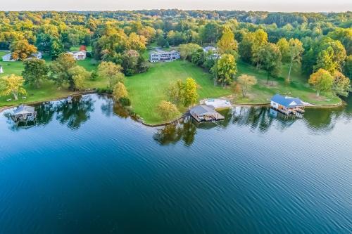 Aspen Hill House | Lake Escape
