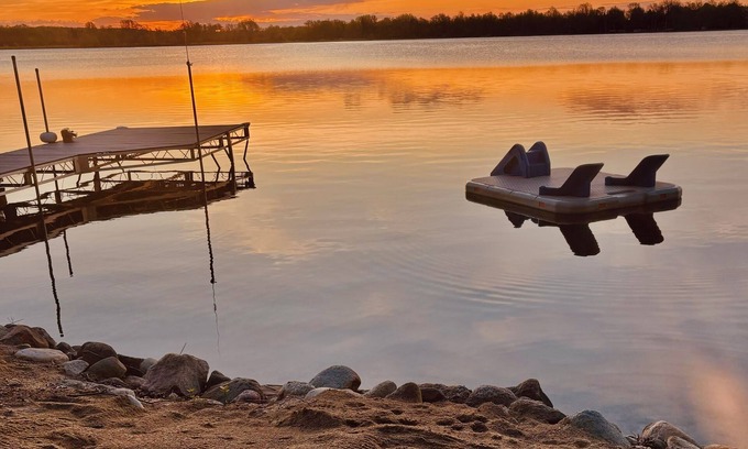 Richwood House | Lake Escape with paddle boards, fire pit & game room