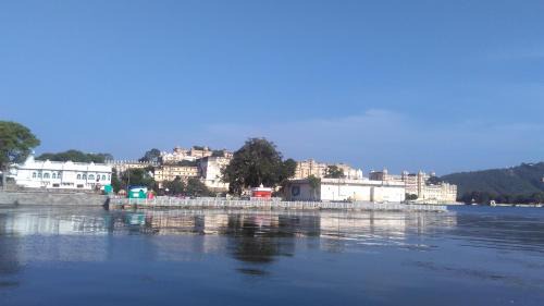 Lake Swaroop Sagar House | Lake face