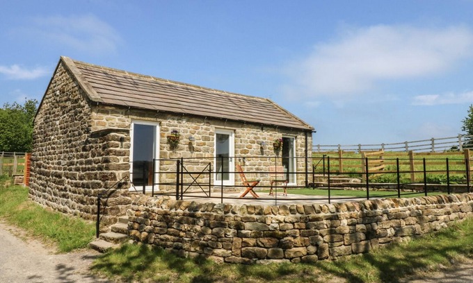Grantley Cottage | LAKE FARM COTTAGE, with hot tub in Pateley Bridge