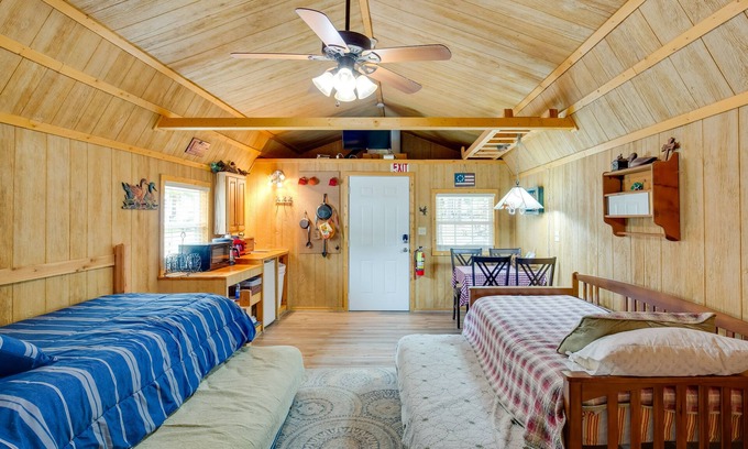 Emory Apartment | Lake Fork Studio Cabin w/Dock + Boat Ramp!