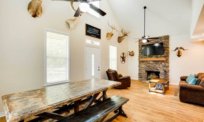 Emory Cabin | Lake Fork Vacation Rental with Fire Pit!