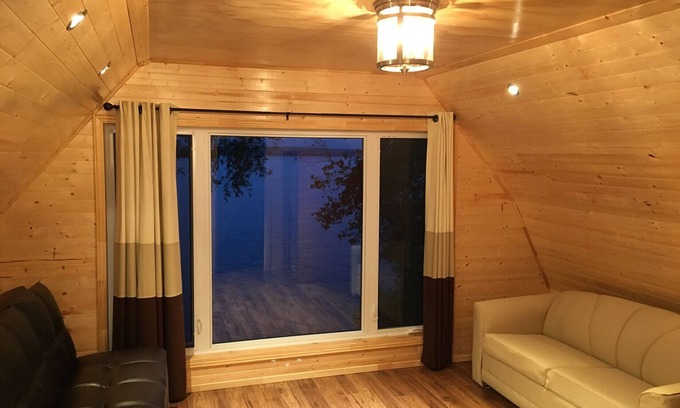 Harwood Ski Chalet | Lake front 2 Storey Luxury Chalet, Infrared Sauna, Heated Pool - seasonal