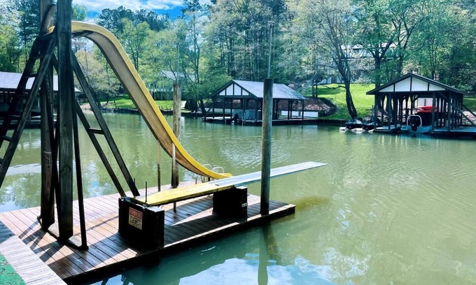 Hickory Bed & Breakfast | Lake Front Bed & Breakfast