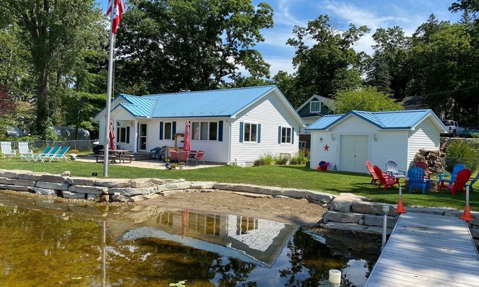 Putnam Township House | Lake Front Blue Turtle Cottage on Patterson Chain of 7 Lakes 3BR, 1.5BA