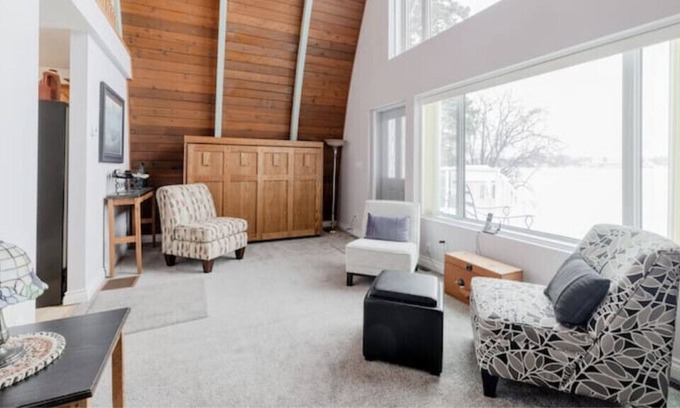 Silver Sands House | Lake Front Cabin, Kayaks, wake boards!