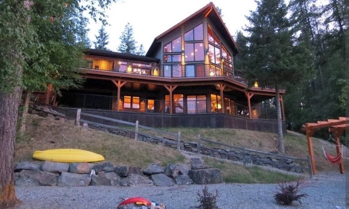 East Kootenay Ski Chalet | Lake front cabin on Tie Lake. Sleeps max 10. Ideal for 2 or 3 familes.