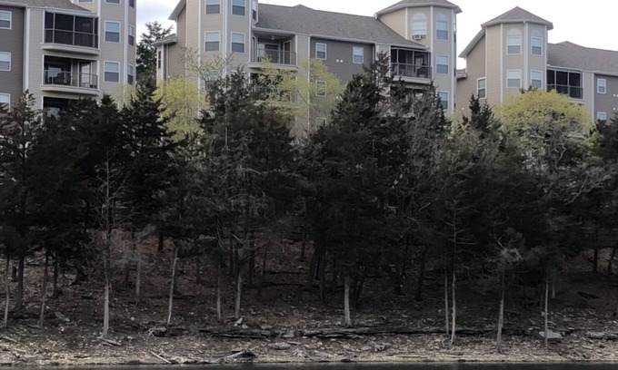 Kimberling City Condo | Lake front condo on Tablerock lake. Boat ramp and trailer lot on site
