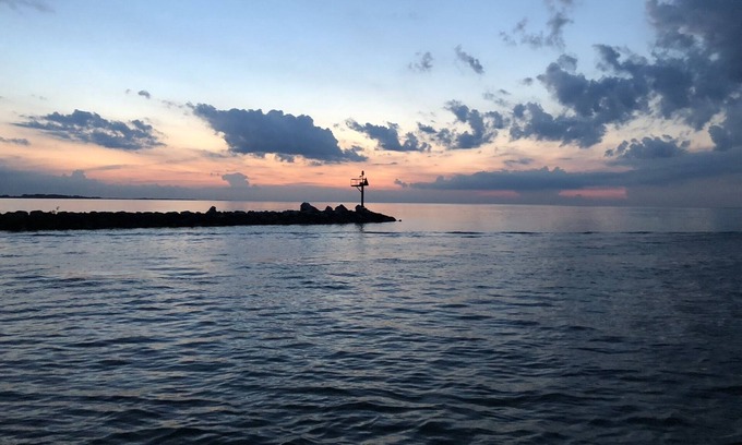 Oak Harbor House | Lake Front Cottage Perfect for Fisherman, Birders, and Family Vacations.
