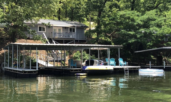 McColley House | Lake Front! Featured on “HGTV" Private Dock!, Kayaks, PaddleBoard,Gas Firepit!