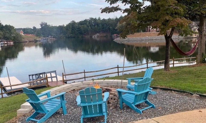 Hickory Cottage | Lake front home 25 ft from water w/private dock, firepits, kayaks & paddle boat