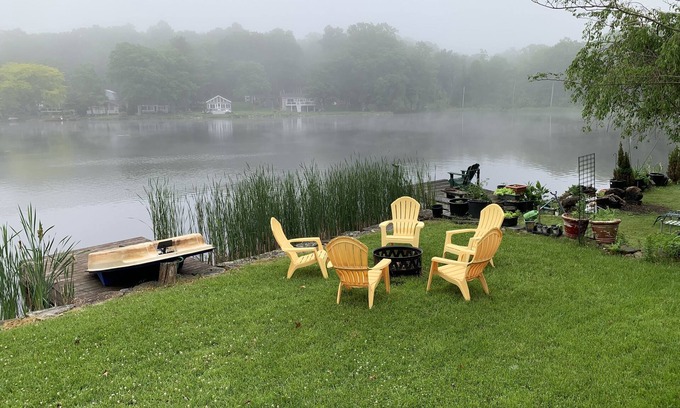 Killingworth House | Lake Front home, dock w/2 kayaks, firepit, grill, pedal boat. Lv2 EV charger