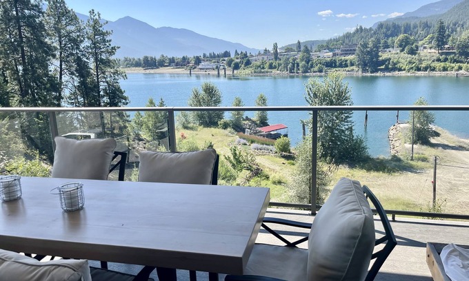 Kaslo House | Lake front home in beautiful Kaslo, BC, walking distance to town and Kaslo Bay!